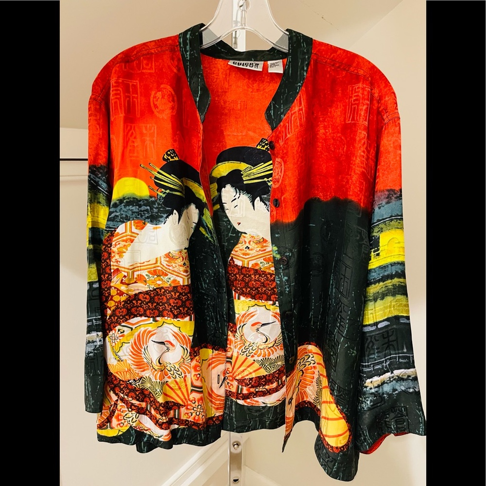 Chico’s silk top Beautiful print and colors size12